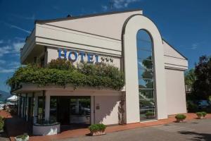 Yachting Hotel Mistral, Сирмионе