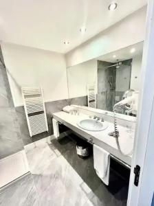 Riviera & Maximilian's - 65