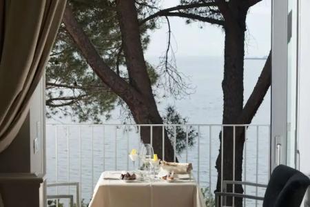 Riviera & Maximilian's - 35