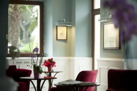 Riviera & Maximilian's - 30