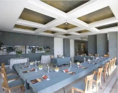 Riviera & Maximilian's - 20