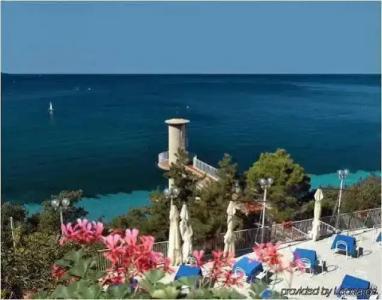 Riviera & Maximilian's - 17