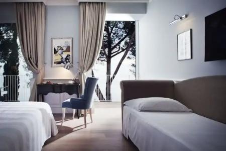 Riviera & Maximilian's - 36
