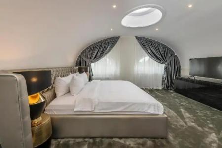 Royal Boutique Vilnius Gates of Dawn - 83