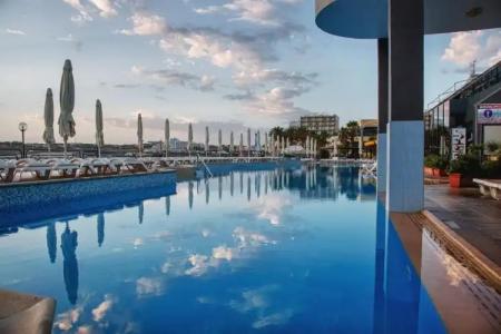 AX Seashells Resort - 40