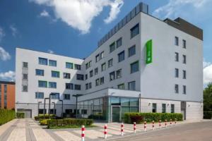 Holiday Inn Express Warsaw Airport, An Ihg Hotel, Варшава
