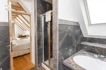 Lesar Angel - Member of Hips - 46