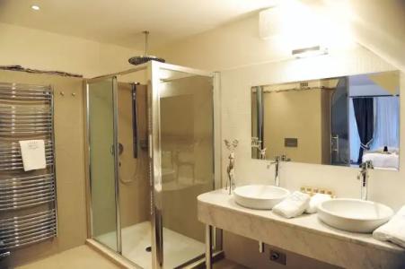 Lesar Angel - Member of Hips - 38