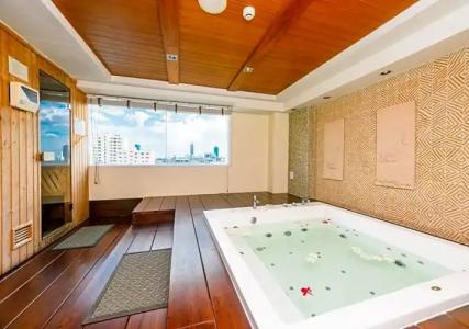 Lohas Residences Sukhumvit - 171