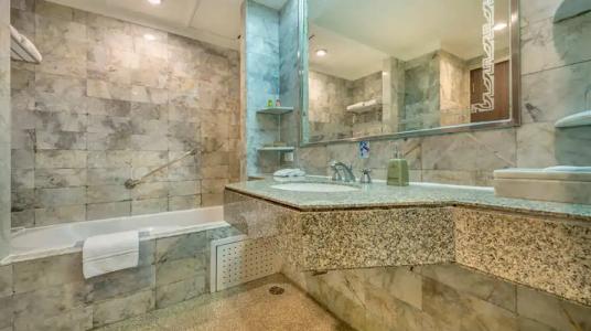 Ramada by Wyndham Bangkok Chaophya Park - 12