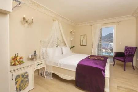 Lukka Exclusive – Adult Only +12 - 37