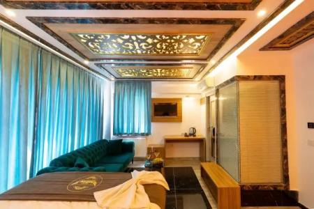 Holiday Business - 32