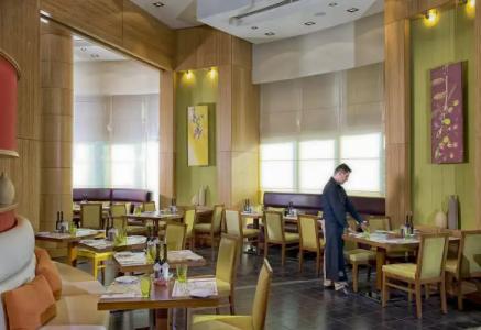 Delta Hotels by Marriott Istanbul West - 28