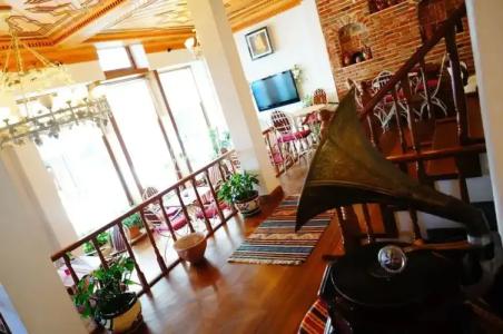 Des Etrangers - Special Category - 13