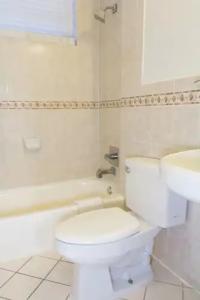 Dorchester & Suites - 7