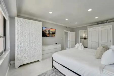 The Alexander All Suites - 730