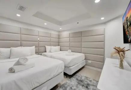 The Alexander All Suites - 415