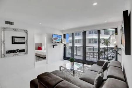 The Alexander All Suites - 521