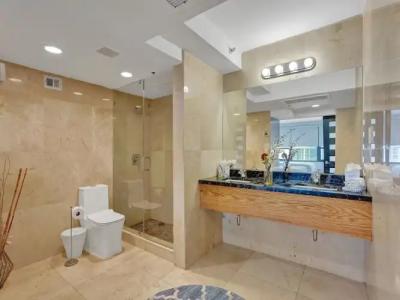 The Alexander All Suites - 693