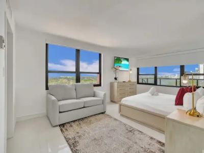 The Alexander All Suites - 249