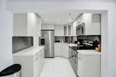 The Alexander All Suites - 620