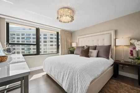 The Alexander All Suites - 712