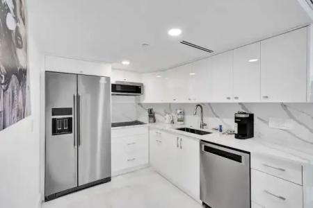 The Alexander All Suites - 401