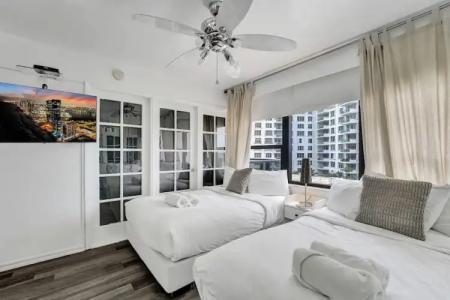 The Alexander All Suites - 679