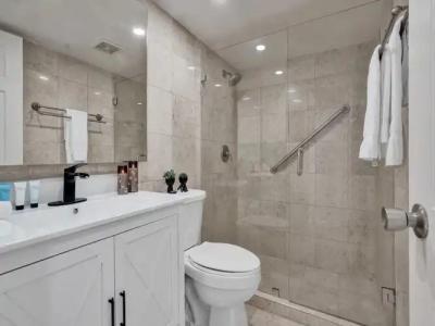 The Alexander All Suites - 413