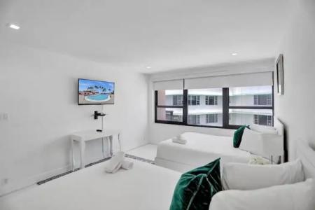 The Alexander All Suites - 461