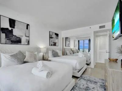 The Alexander All Suites - 405