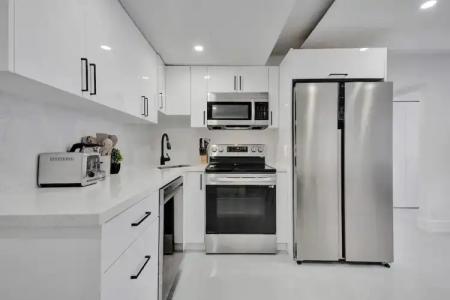 The Alexander All Suites - 428