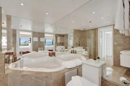 The Alexander All Suites - 547