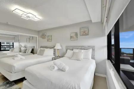 The Alexander All Suites - 445