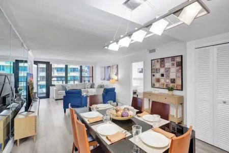 The Alexander All Suites - 802