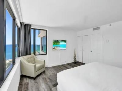 The Alexander All Suites - 307