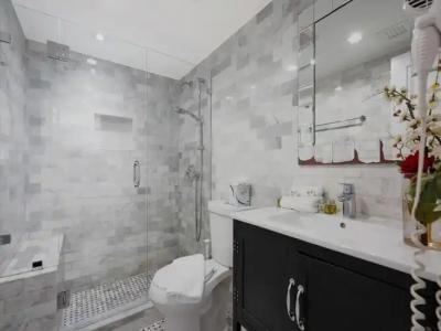 The Alexander All Suites - 555