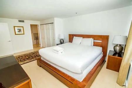 The Alexander All Suites - 607