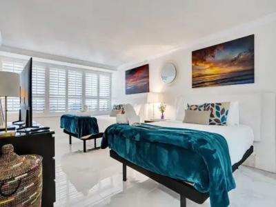 The Alexander All Suites - 711