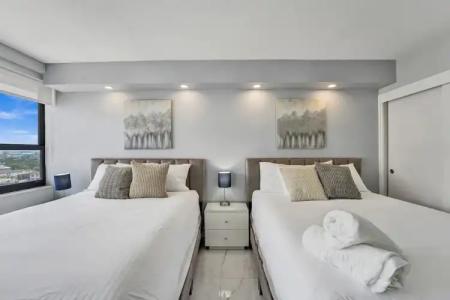 The Alexander All Suites - 414