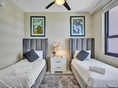 The Alexander All Suites - 322