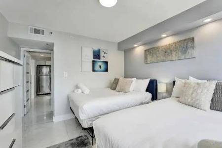 The Alexander All Suites - 422