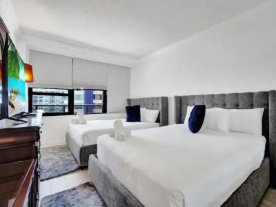 The Alexander All Suites - 303