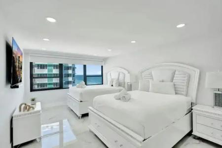 The Alexander All Suites - 395