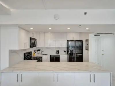 The Alexander All Suites - 772