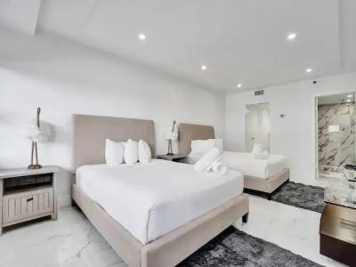 The Alexander All Suites - 367