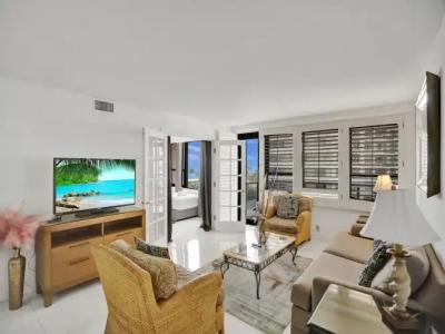 The Alexander All Suites - 339