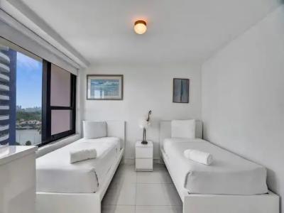 The Alexander All Suites - 327