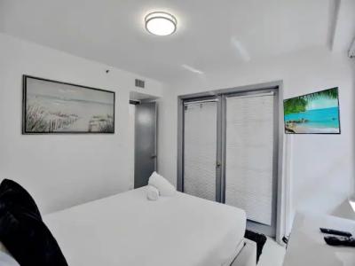 The Alexander All Suites - 203