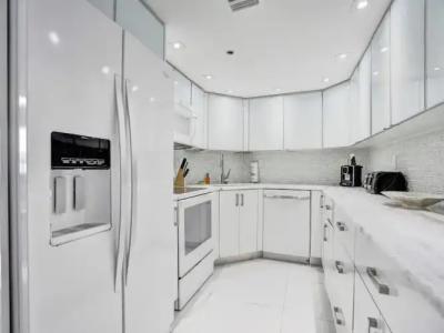 The Alexander All Suites - 808